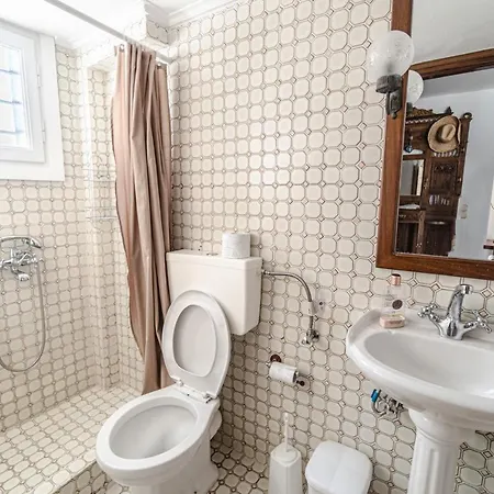 Seafront House In By Explore بيت للعطل