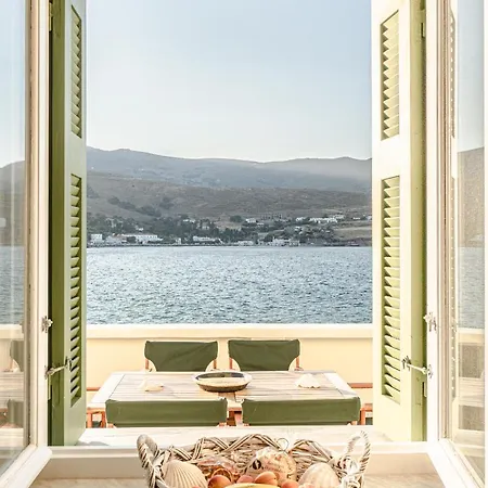 Nyaraló Seafront House In By Explore