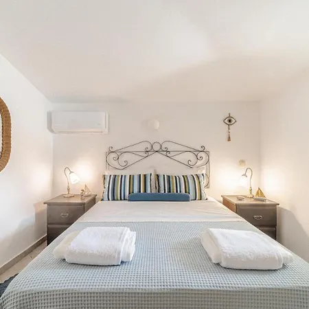 Seafront House In By Explore Prázdninový dům *