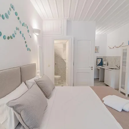 Semesterbostad Seafront House In By Explore